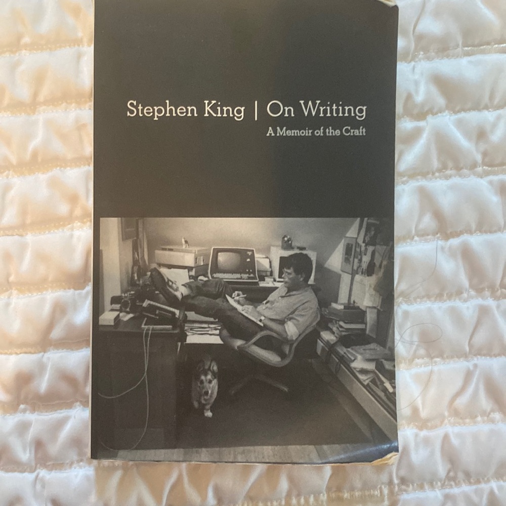 Book:On Writing by Stephen King. Gently used book. Good condition.